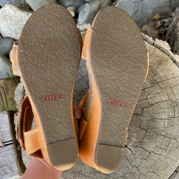 Taos Carousel Leather Wedge Sandal - Picture 4 of 4